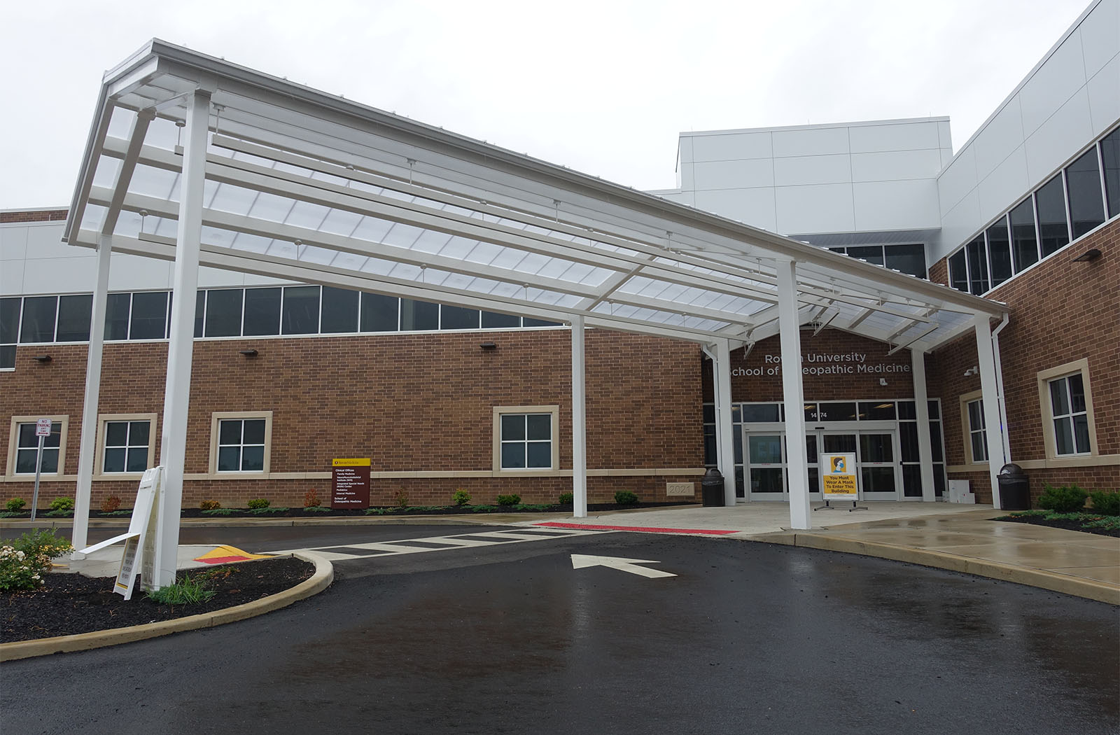 Rowan Univ-63674d-22x76-Entrance Canopy-Education