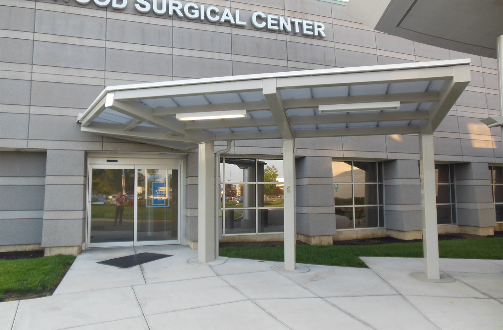 Toledo Hospital-50347a-x-Walkway Covers-Healthcare